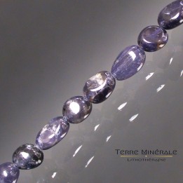 Collier Iolite grains